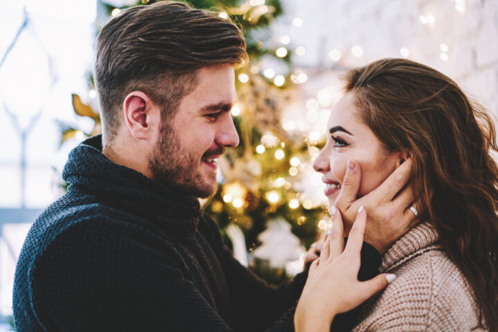 遠くから見てくる女性心理!見てない時に見てくる女性の対処法とは? 遠くから見てくる女性心理!見てない時に見てくる女性の対処法とは?