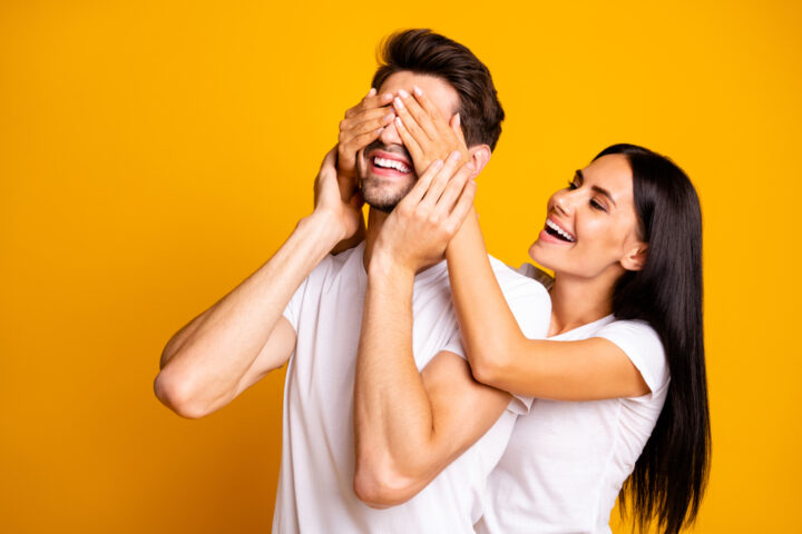 体をくっつけてくる女性心理！付き合ってないのにくっついてくる？