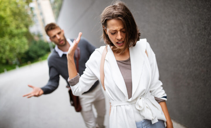好きな女性が泣いていたら?泣いている女性を慰める際の注意点! 好きな女性が泣いていたら?泣いている女性を慰める際の注意点!
