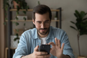 LINEの返信遅い女性心理とは？遅いけど続く女性は脈ありなのか？