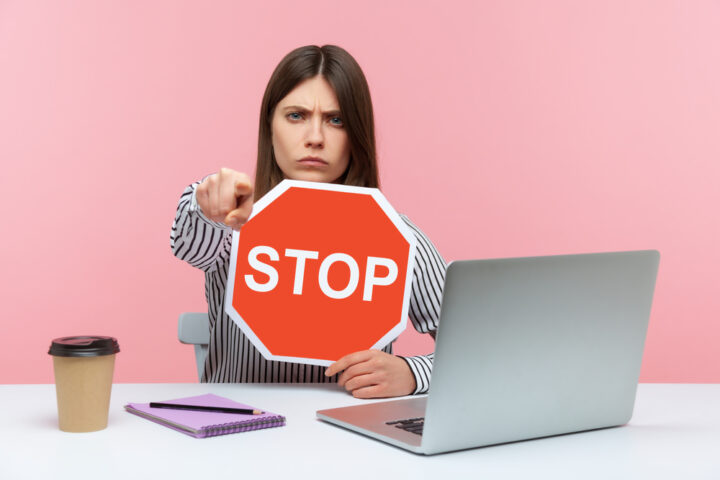 好きな女性に嫌われたサインとは？職場の好きな女性を落とす方法！