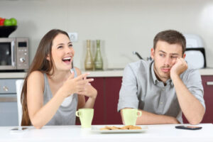 ほかの男の話をする 女