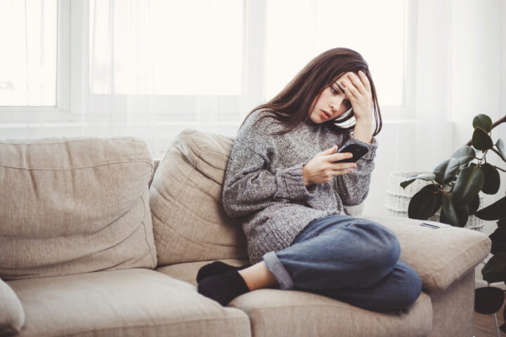 既読無視の駆け引きは何日まで？女性にLINEを既読スルーされた側は？