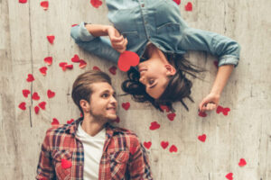 女性の惚れてるサインとは？職場で好意のある女性の好意兆候をご紹介
