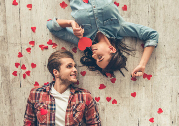 女性の惚れてるサインとは？職場で好意のある女性の好意兆候をご紹介