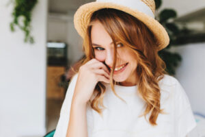 職場の女性の好き避け行動あるある！本気になるほど好き避けする理由