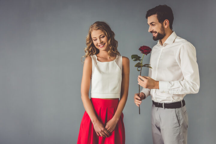 近くに来るけど話しかけない女性!他に話しかけて欲しいサインを紹介