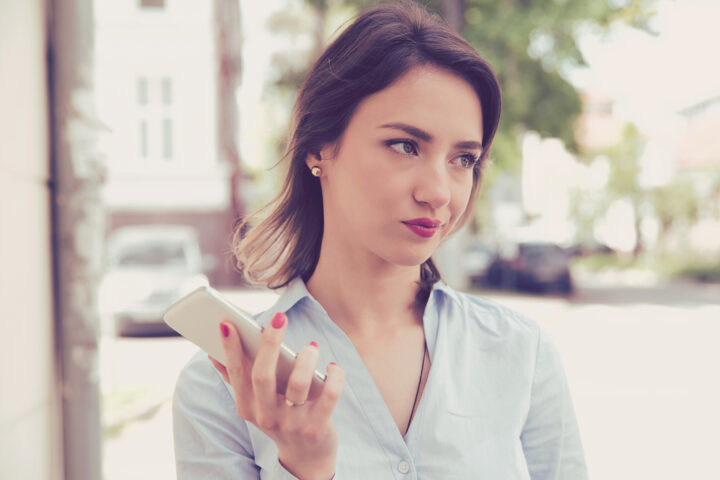 好きな女性が落ち込んでいる！LINEで励ます前の注意点を解説！
