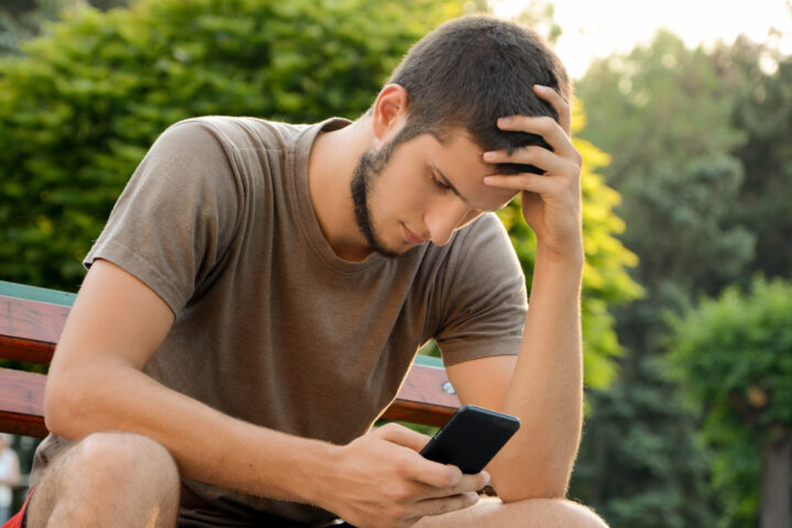 既読無視の駆け引きは何日まで？女性にLINEを既読スルーされた側は？